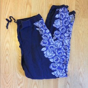 AERIE print pants